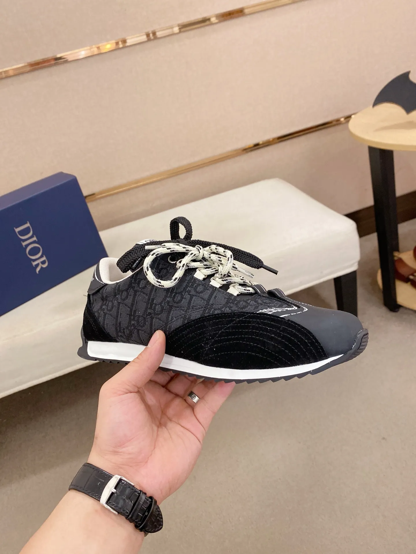 Men's shoes💰: 500💰Couple style💏 [Dior·Dior] New casual sports style men's shoes, new spring and summer design, perfect workmanship, lace-up lazy style to create wardrobe quality, upper: imported first-layer cowhide, mesh breathable lining soft and comfortable, ultra-light TPU wear-resistant outsole, simple, versatile fashion men's shoes, excellent color code number 35--44. (45,46 customized items are not returnable or exchangeable)